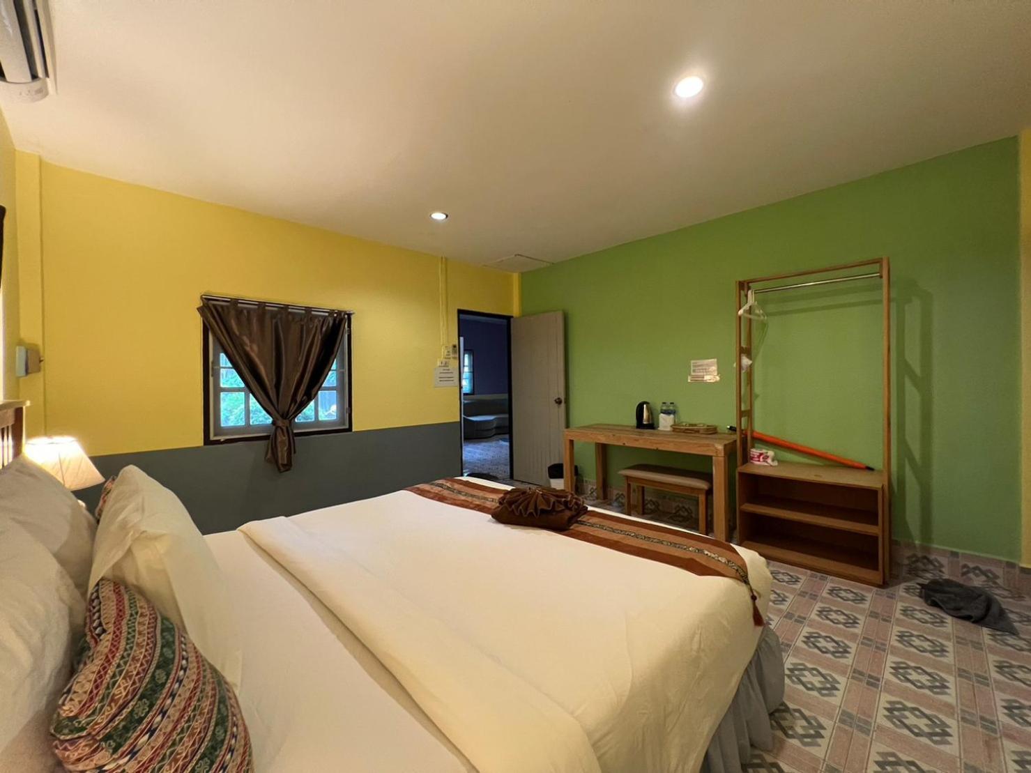 Dong Talay Lipe Beach Resort Exterior photo
