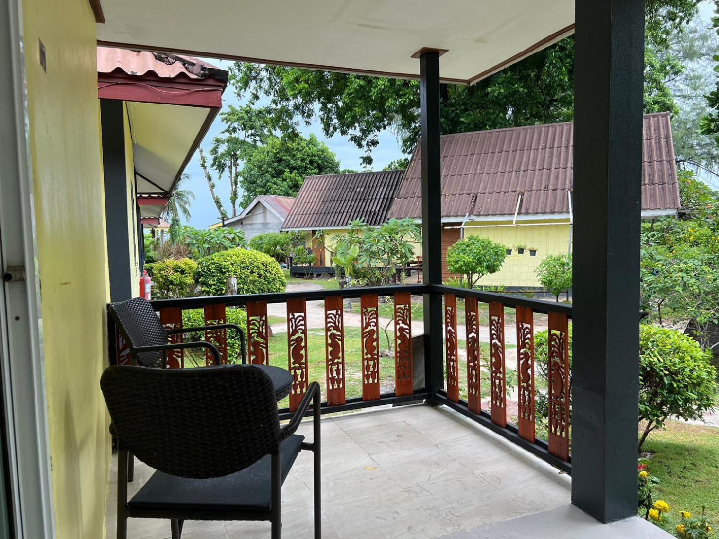 Dong Talay Lipe Beach Resort Exterior photo
